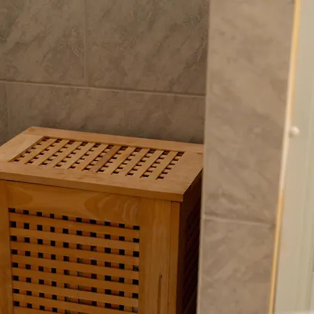 Easy By Interior - Bahnhof, Zentral, Modern, Parkplatz Extra Apartament *